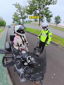 国产模仿骑摩托车视频,再现街头激情与速度